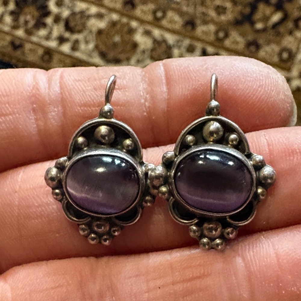 VINTAGE 90s ATI MEXICO .925 STERLING SILVER PURPLE TIGER'S EYE HOOK 1" EARRINGS - Picture 6 of 10